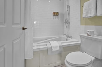 Jetted Tub 2 Queens