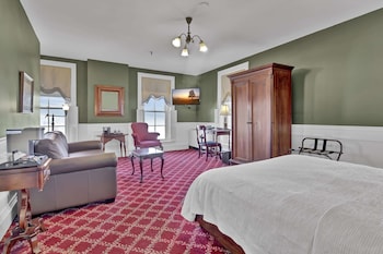 Premium Queen Riverside