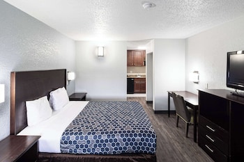 Room, 1 Queen Bed, Non Smoking (Efficiency)