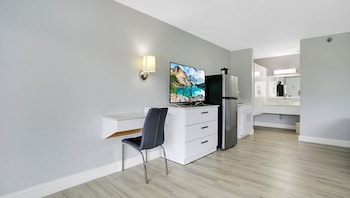 Deluxe Room, 2 Queen Beds, Non Smoking, Jetted Tub
