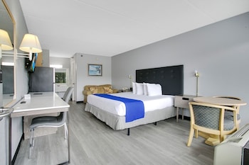 Standard Room, 1 King Bed, Non Smoking, Kitchenette