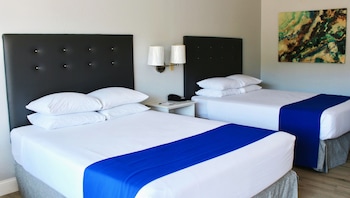 Deluxe Room, 2 Queen Beds, Non Smoking, Jetted Tub