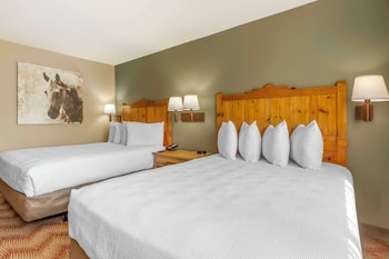 Standard Room, 2 Queen Beds, Accessible, Bathtub