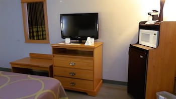 Room, 1 King Bed, Non Smoking (Mobility Accessible)