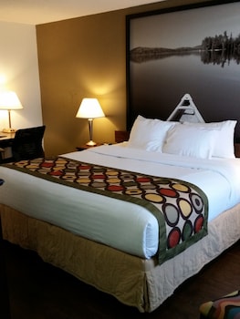Honeymoon Suite, 1 Queen Bed, Jetted Tub