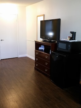 Room, 2 Queen Beds, Accessible, Non Smoking (Roll-In Shower)