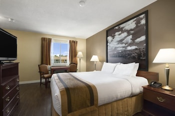 Honeymoon Suite, 1 Queen Bed, Jetted Tub