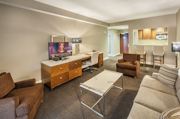 Suite, 1 King Bed with Sofa bed, Kitchenette (Jetted Tub)
