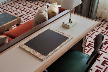 Junior Suite, 1 King Bed with Sofa bed