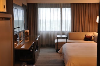 Room, 2 Queen Beds (Mobility/Hearing Accessible, Tub)