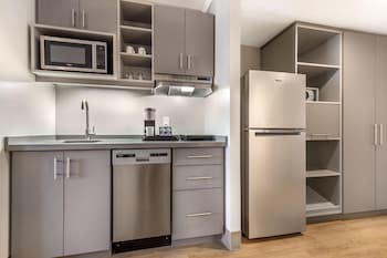 Standard Room, 1 King Bed, Non Smoking, Kitchenette (Larger Room)