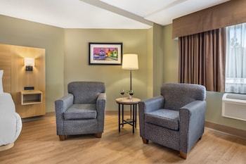Standard Room, 1 King Bed, Non Smoking, Kitchenette (Larger Room)