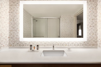 Suite, 1 King Bed