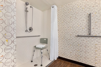 Standard Room, 1 King Bed, Accessible (Communications Accessible)