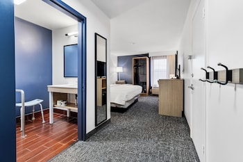 Room, 1 King Bed, Accessible (Mobility & Hearing, 3x3 Shower)