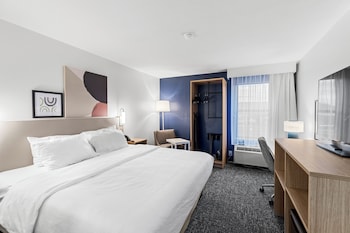 Room, 1 King Bed, Accessible (Mobility & Hearing, 3x3 Shower)