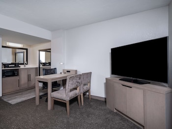 Suite, 2 Queen Beds, Non Smoking