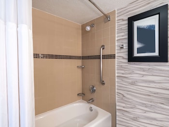 Suite, 1 King Bed, Accessible, Bathtub (Mobility Accessible)