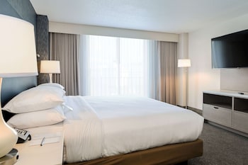 Suites, 1 King Bed, Non Smoking