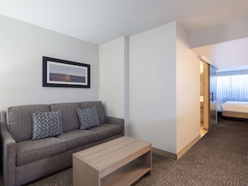 Suite, 1 King Bed, Accessible (Roll-in Shower)