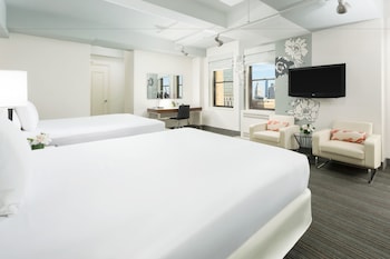 Studio Suite, 2 Double Beds with Kitchen