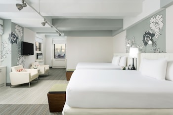 Studio Suite, 2 Double Beds with Kitchen