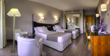 Standard Double Room, 2 Twin Beds, City View