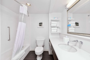 Room, 1 King Bed, Accessible, Bathtub