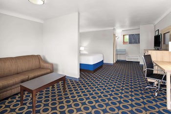 Studio Suite, 1 Queen Bed, Non Smoking