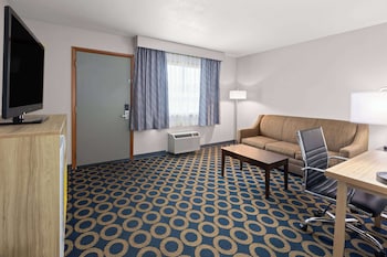 Suite, 1 King Bed, Non Smoking (One-Bedroom Suite)