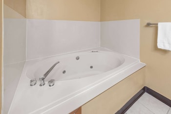 Deluxe Suite, 1 King Bed, Non Smoking