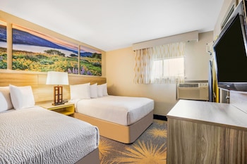 Suite, Multiple Beds, Non Smoking (1st Floor Only)