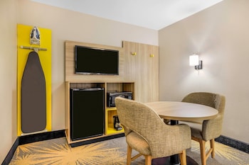 Room, Multiple Beds, Non Smoking (2nd Floor Only)