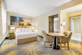 Suite, Multiple Beds, Non Smoking (1st Floor Only)