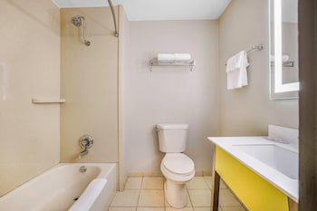 Room, 1 King Bed, Non Smoking, Microwave