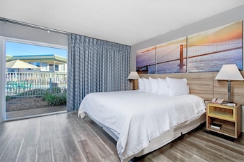 Business Suite, 1 King Bed, Accessible, Non Smoking (Mobility, Bathtub w/Grab Bars)