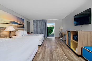 Room, 2 Queen Beds, Non Smoking