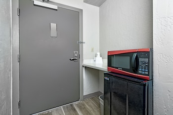Business Suite, 1 King Bed, Accessible, Non Smoking (Mobility, Bathtub w/Grab Bars)