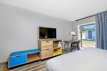 Room, 1 King Bed, Non Smoking