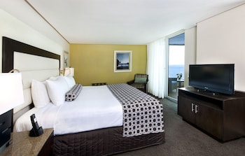 Club Suite, 1 King Bed (Luxurious, Club Floor)