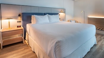 Club Suite, 1 King Bed (Luxurious, Club Floor)