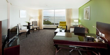 Club Suite, 1 King Bed (Luxurious, Club Floor)