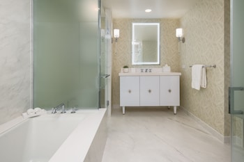 Junior Suite with Hollywood Hills View