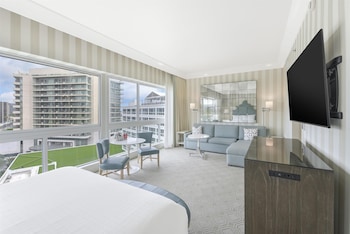 Junior Suite with Hollywood Hills View