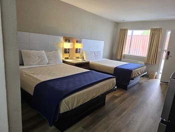 Standard Room, 2 Queen Beds, Smoking