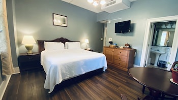 Standard Room, 1 King Bed
