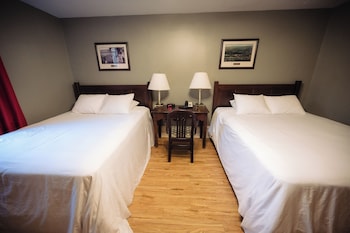 Deluxe Room, 2 Queen Beds, River View