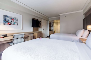 Room, 2 Double Beds, Club Lounge Access, City View