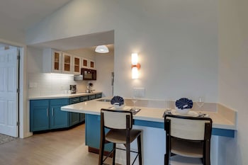 Suite, 1 Queen Bed, Accessible (Mobility Roll in Shower One Bedroom)