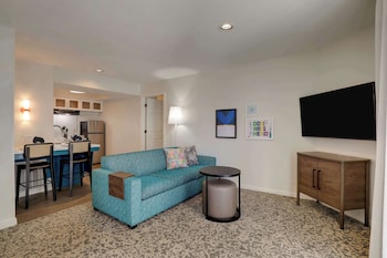Suite, 2 Queen Beds, Accessible (Mobility/Hearing Shower Two Bedrooms)